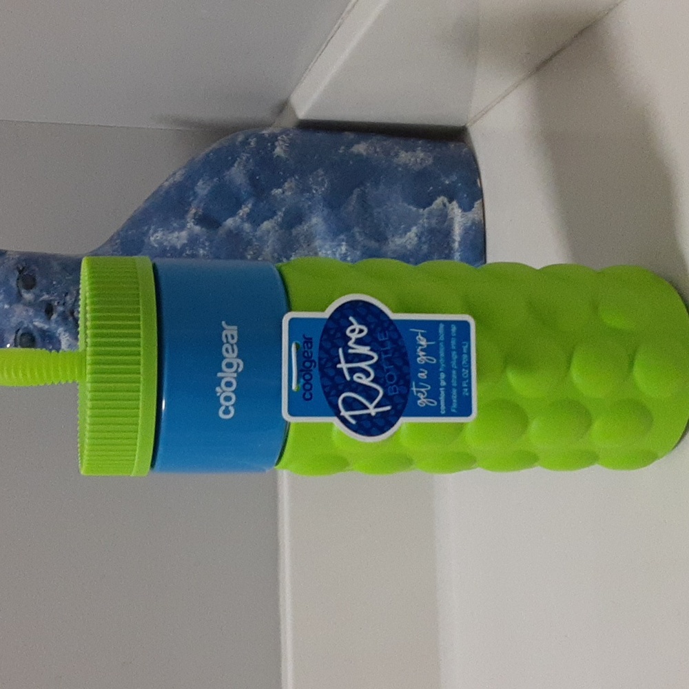 🌹 Coolgear water bottle with removable sleeve. Retro style. Blue and Green NWT